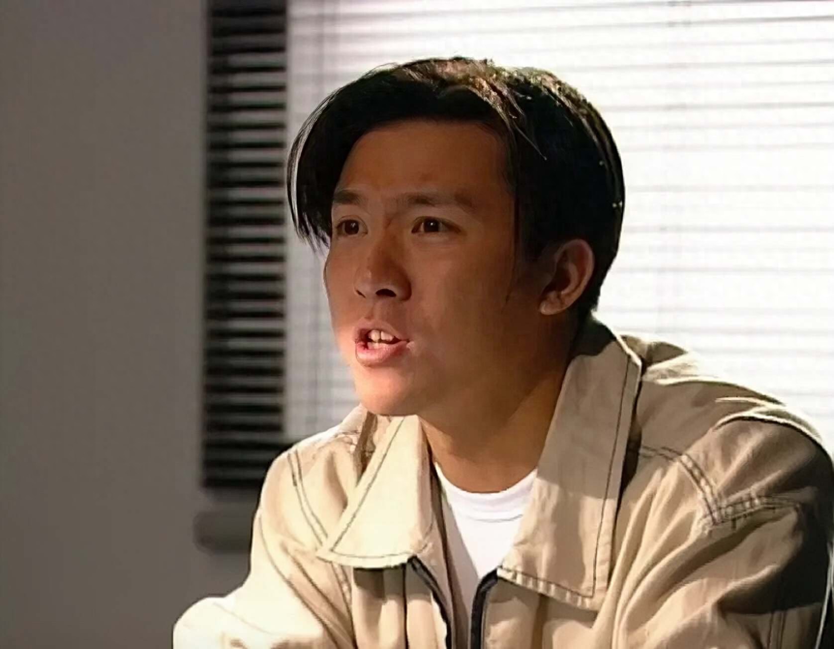 香港知名演员感情状况成谜，和同性好友传绯闻，因得罪高层遭雪藏