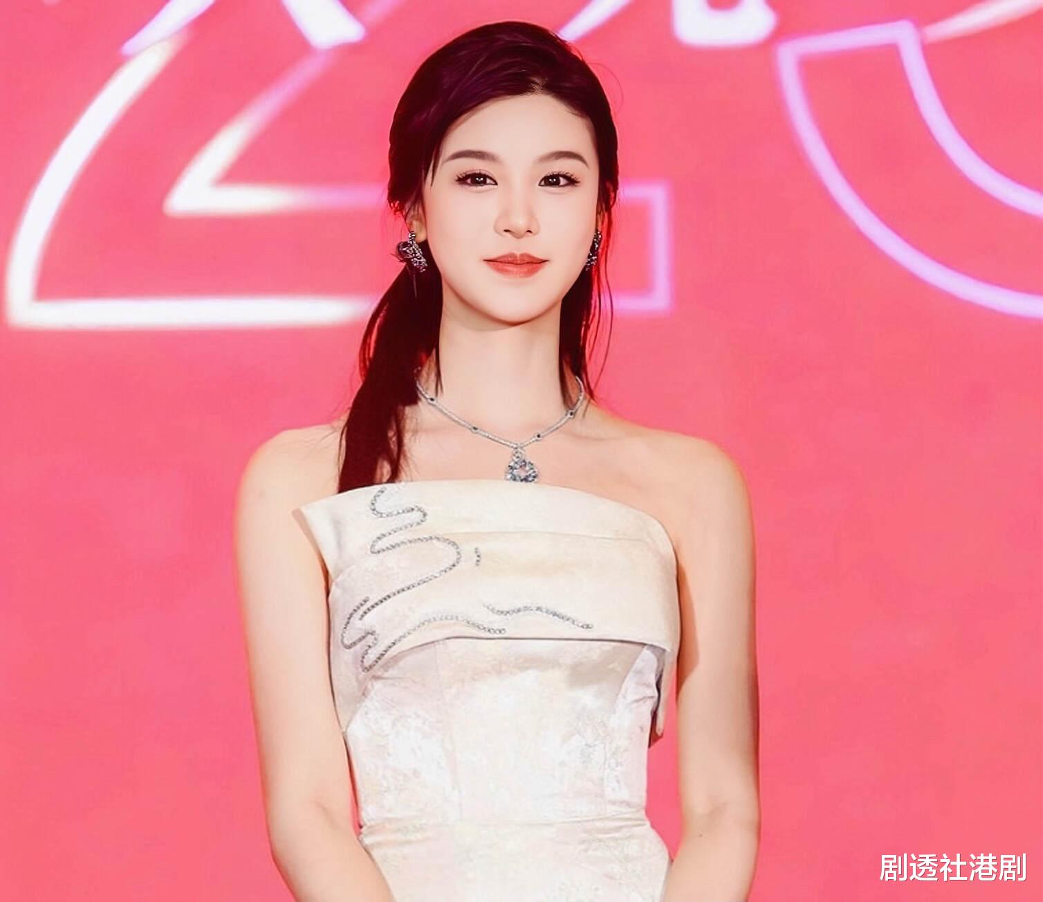 TVB女星面部变僵硬,获高层强捧上位,有富爸爸撑腰资源不断