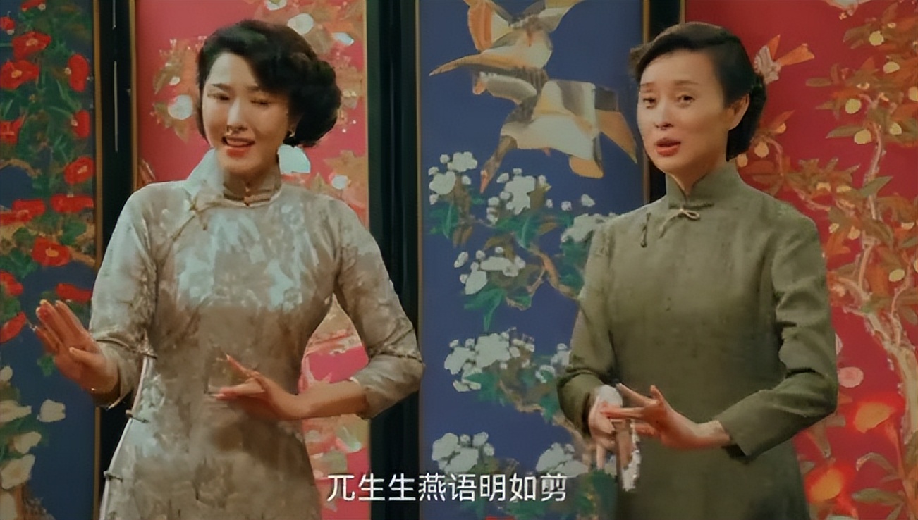 48岁曾黎逛新乡胖东来,素颜一脸褶又僵又肿,撅嘴卖萌反吓哭小孩