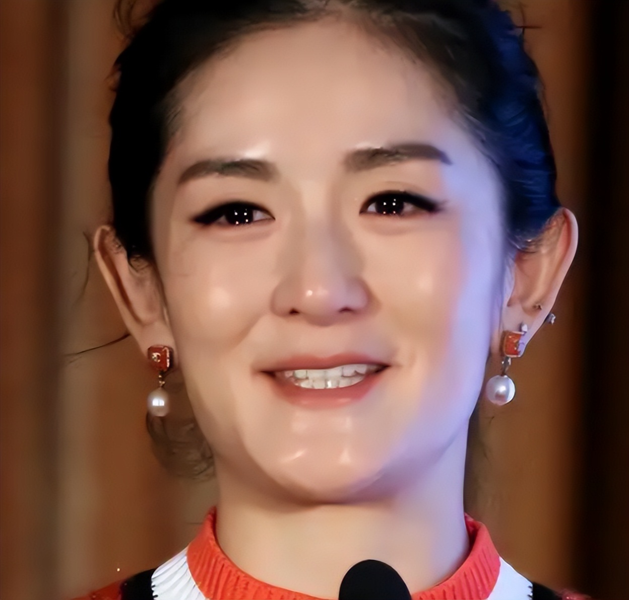 谢娜主持中国电影周年当天，央视六公主公开点名，刘烨的话应验