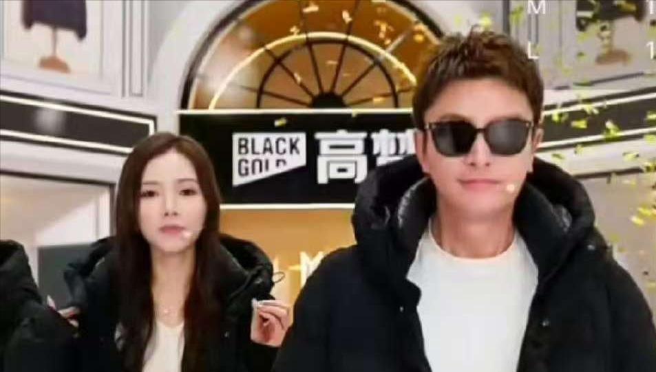 贾乃亮直播翻车！女助播像李小璐引爆舆论，网友怒批：吃相太难看