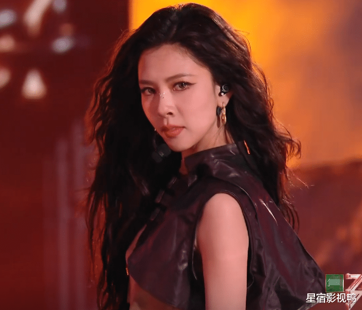 《浪姐6》10人成团，4人实至名归，一人成最大争议！