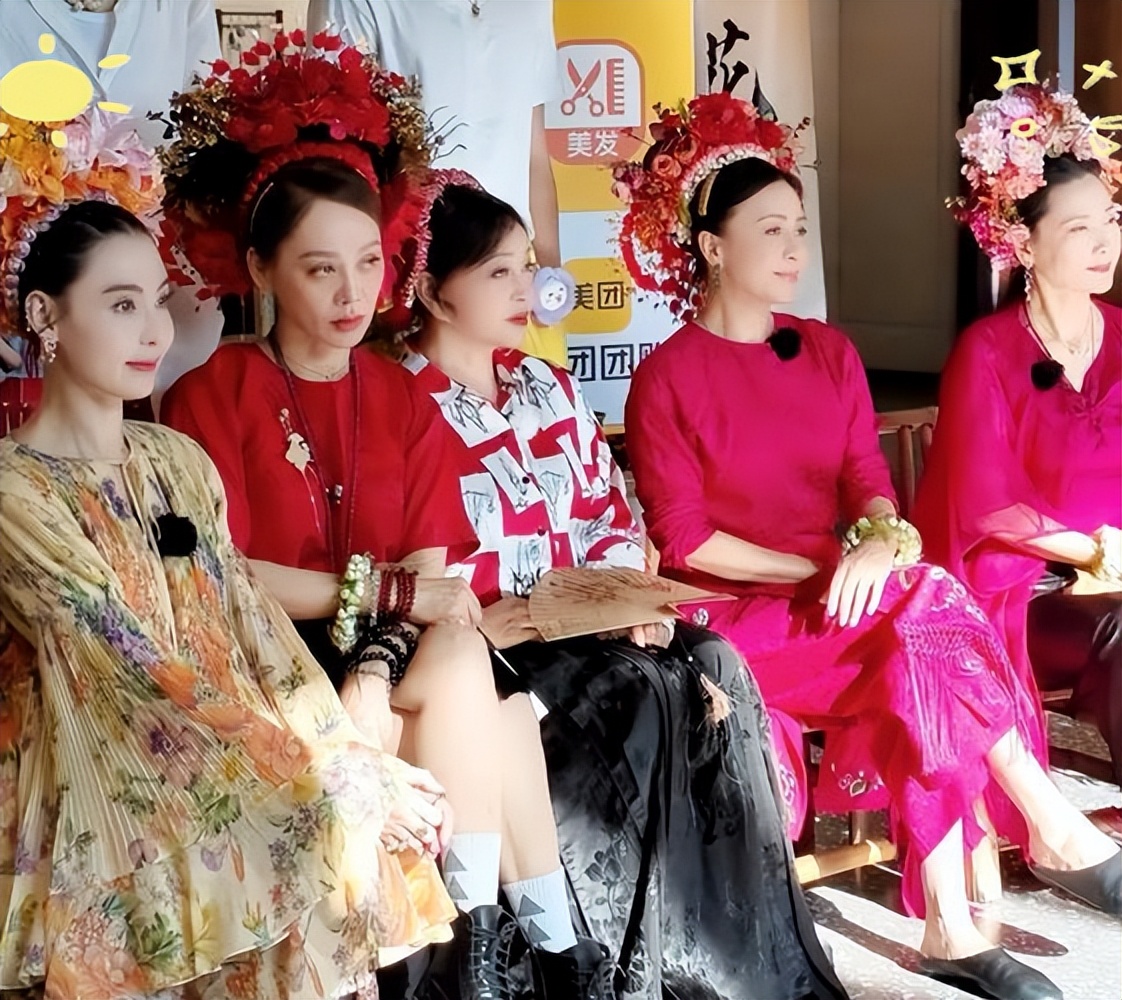 被5位妈妈辈女星惊艳：白发不染，衣不装嫩，秒了内娱一堆医美脸