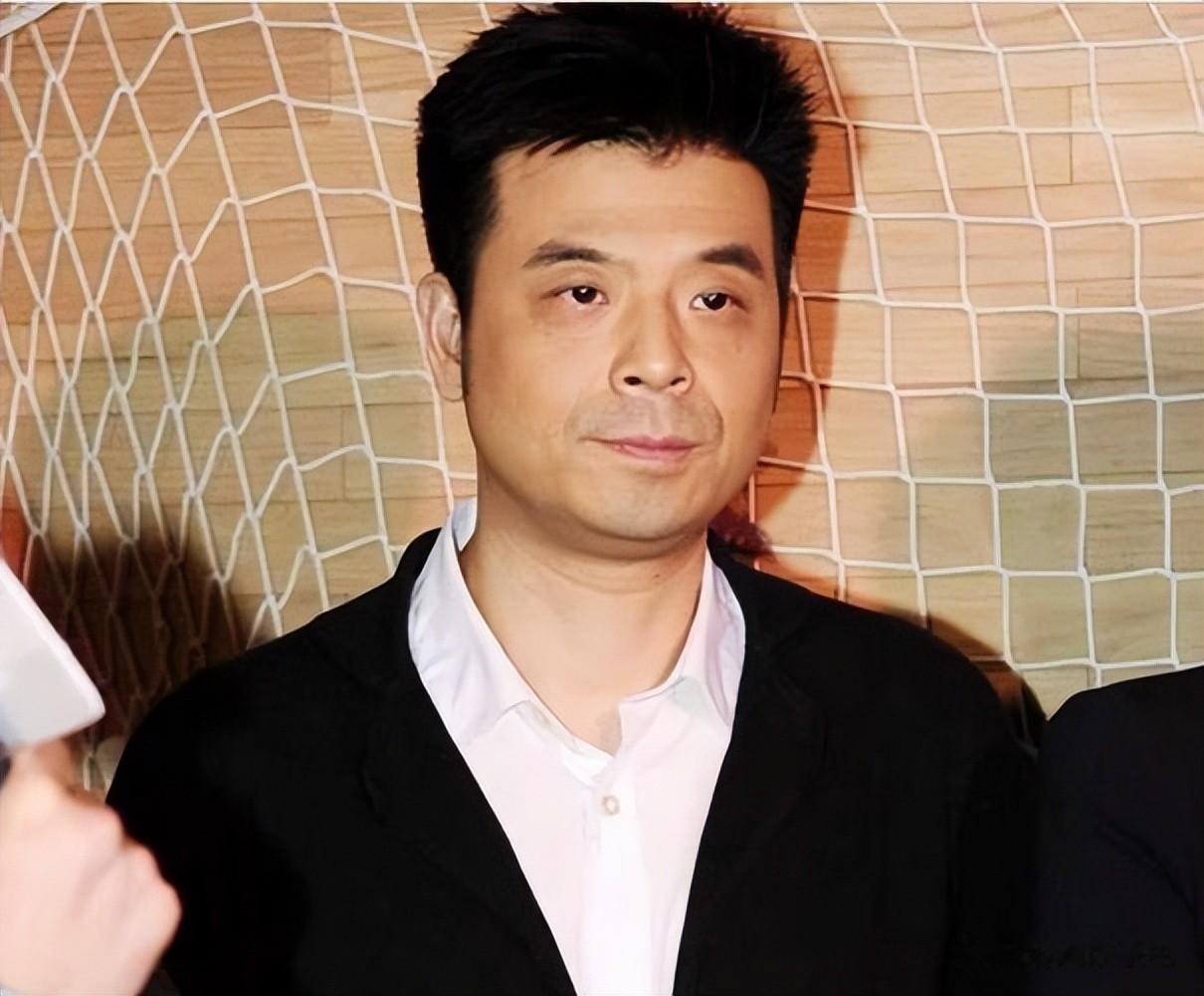 他俩原来是父子，父亲是老戏骨，他出道39年不火，今又演年代新剧