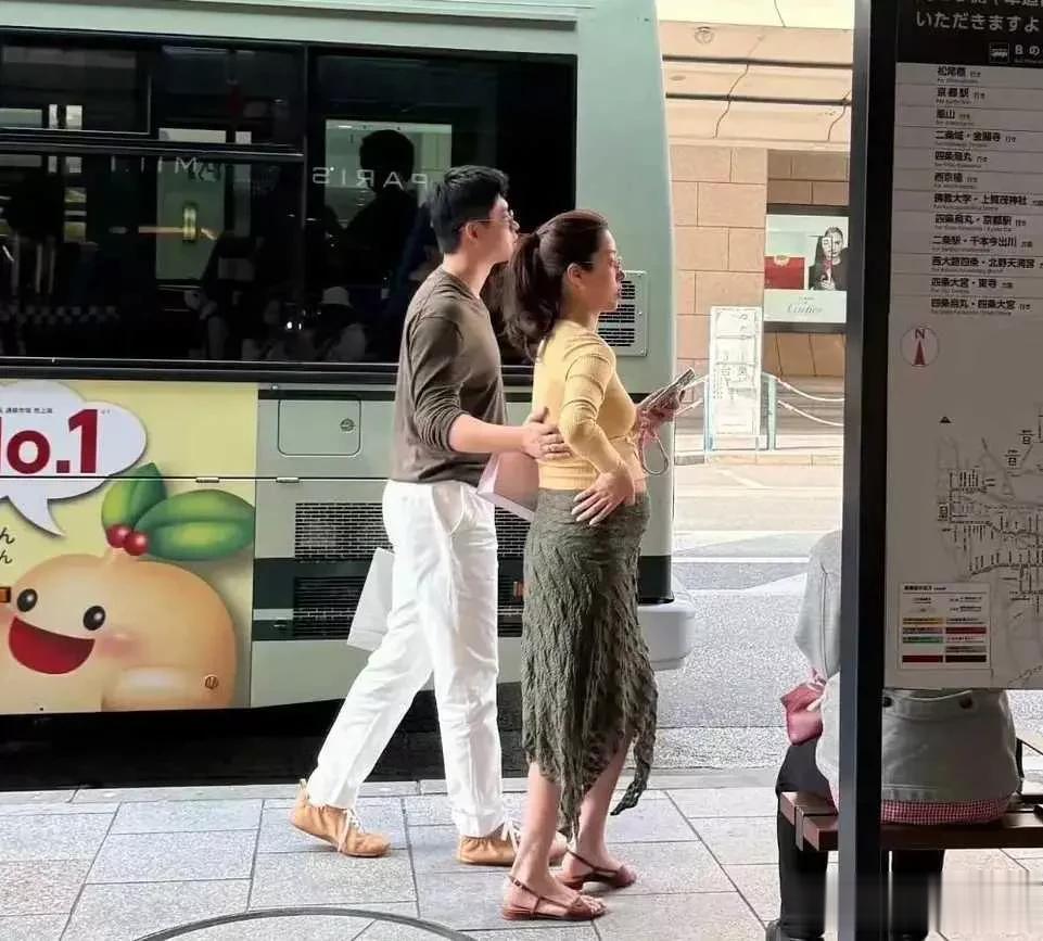 杨采钰破防回怼网友！被曝没领证给人当小老婆，本人反驳：离大谱