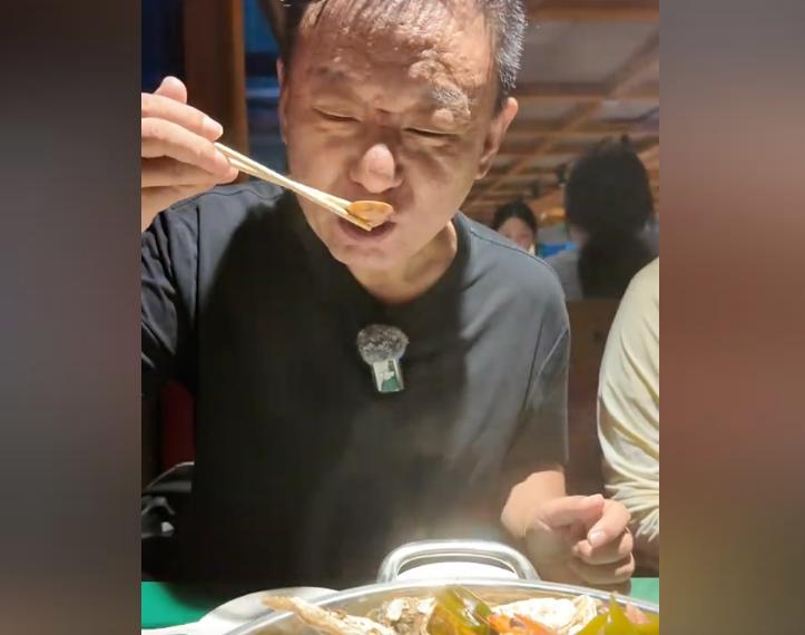 10次上春晚,变卖家产陪妻抗“癌”23年,如今他的幸福令人羡慕