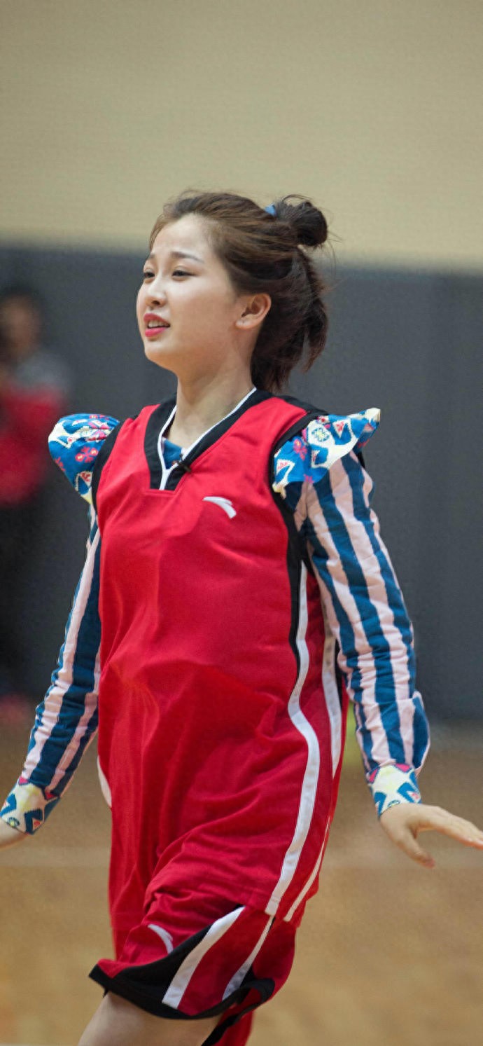 球衣小月嫂 ???虞书欣 是不是和可爱！