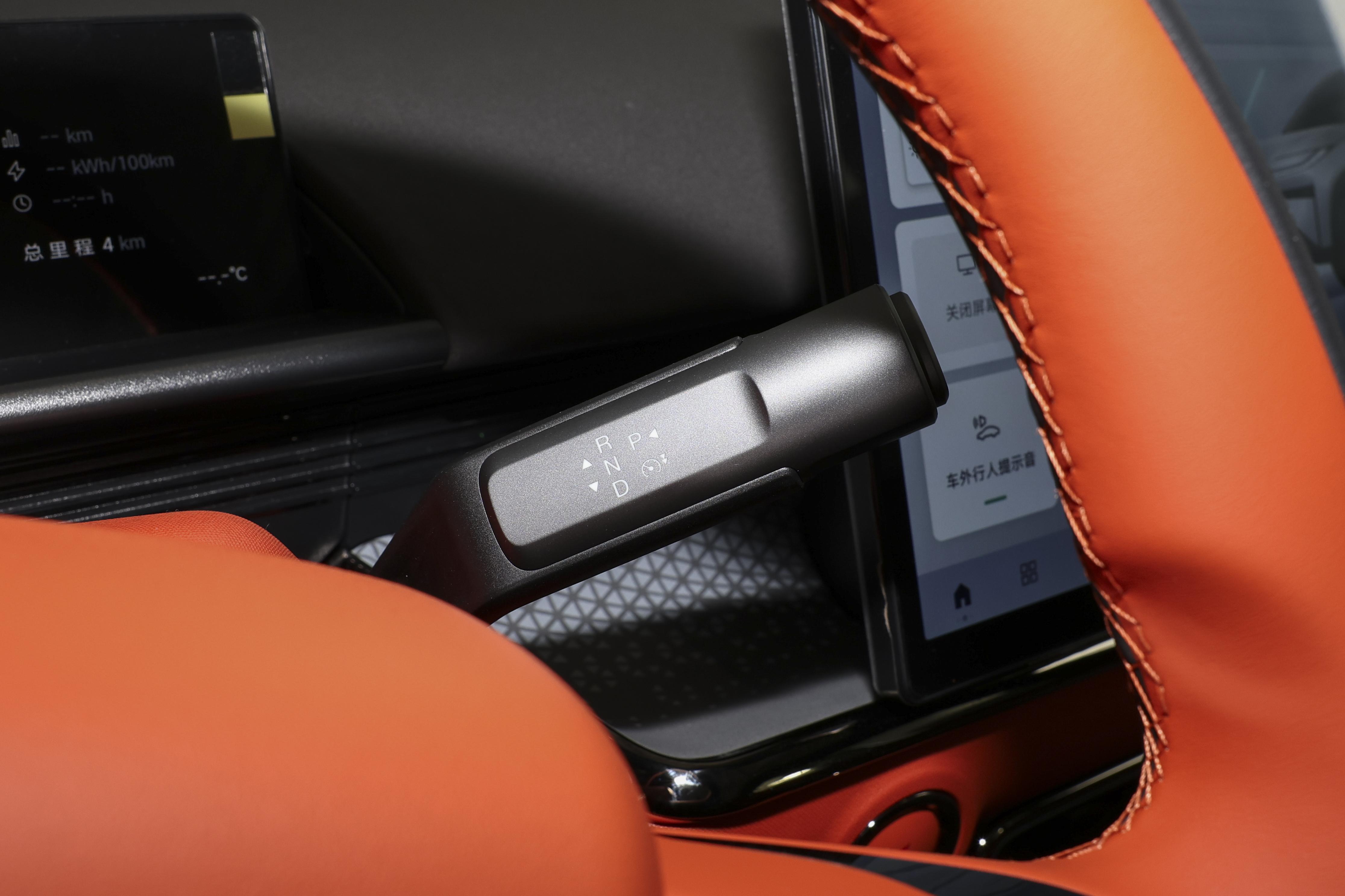 丰田终于\开窍\，这车卖到\疯狂\，销量连续破万，10.98万起，香