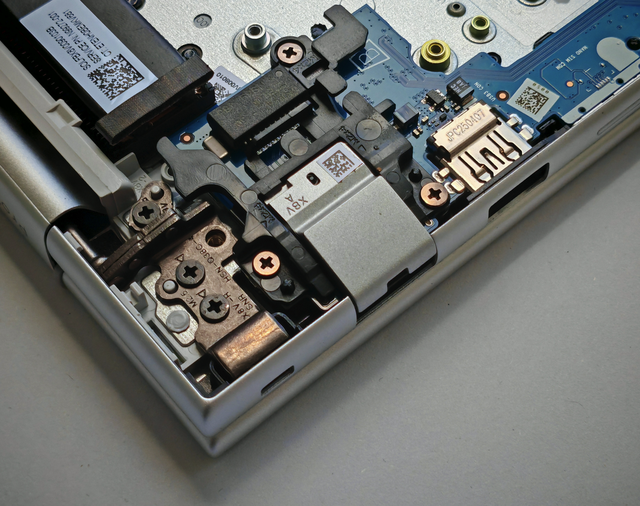 商用AI PC \真相实验室\— 无“AI”之7:“新生”主力,工作之选