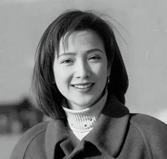 好友相继悼念拼凑出，何晴最后时光：暴瘦、拮据、退休工龄成遗憾