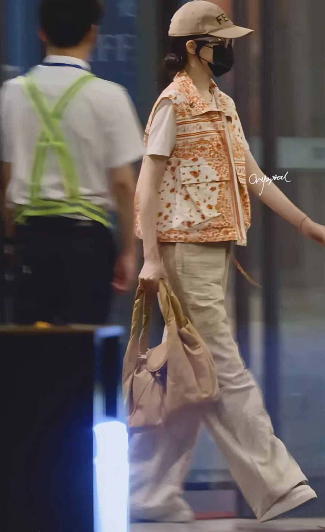 唐嫣倪妮同穿红色一个抽象一个日常!盘点唐嫣34套百搭减龄又高级