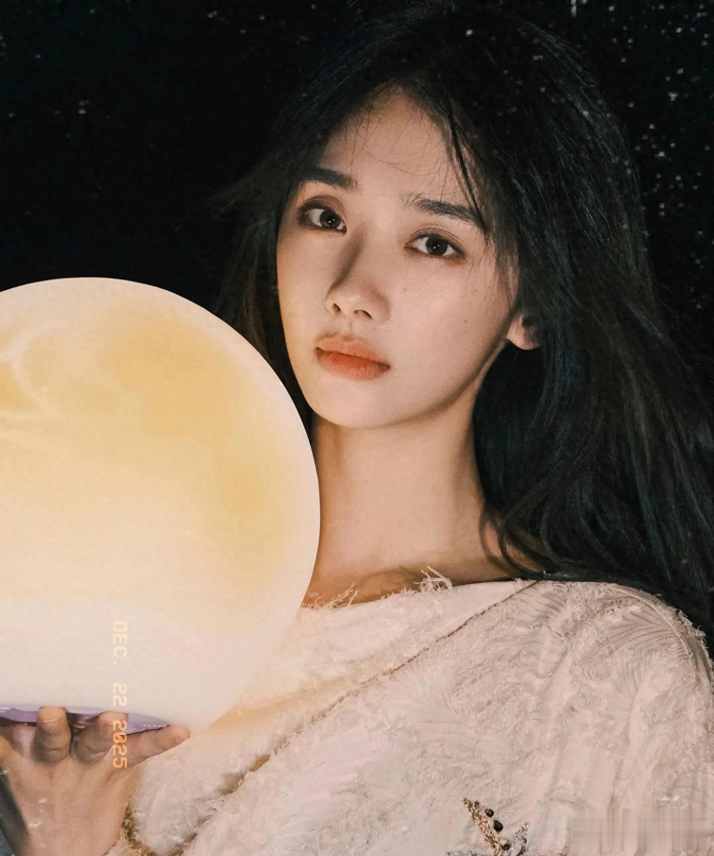 王影璐否认星光大赏抢座位,称初来乍到不敢,网友替其鸣不平!