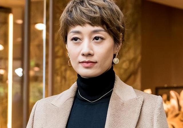 出轨门11年后，当马伊琍遇上满头白发的文章，终于懂了姚笛的下场