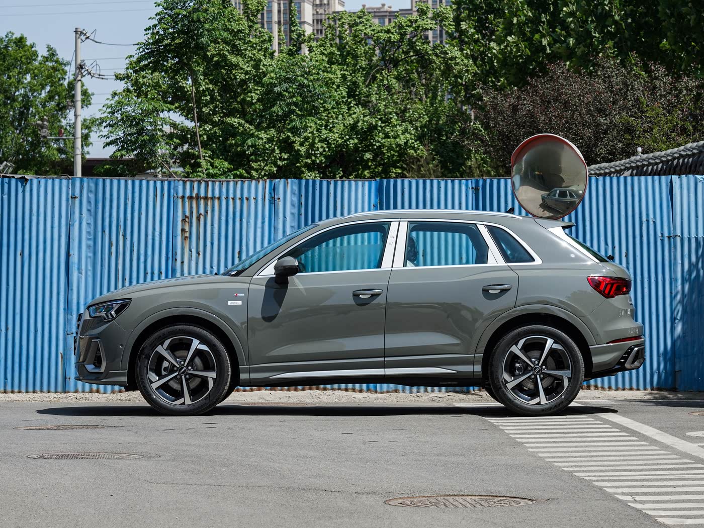 2025款奥迪Q3售价亲民，年轻外观很动感，搭载2.0T四驱，还看啥！