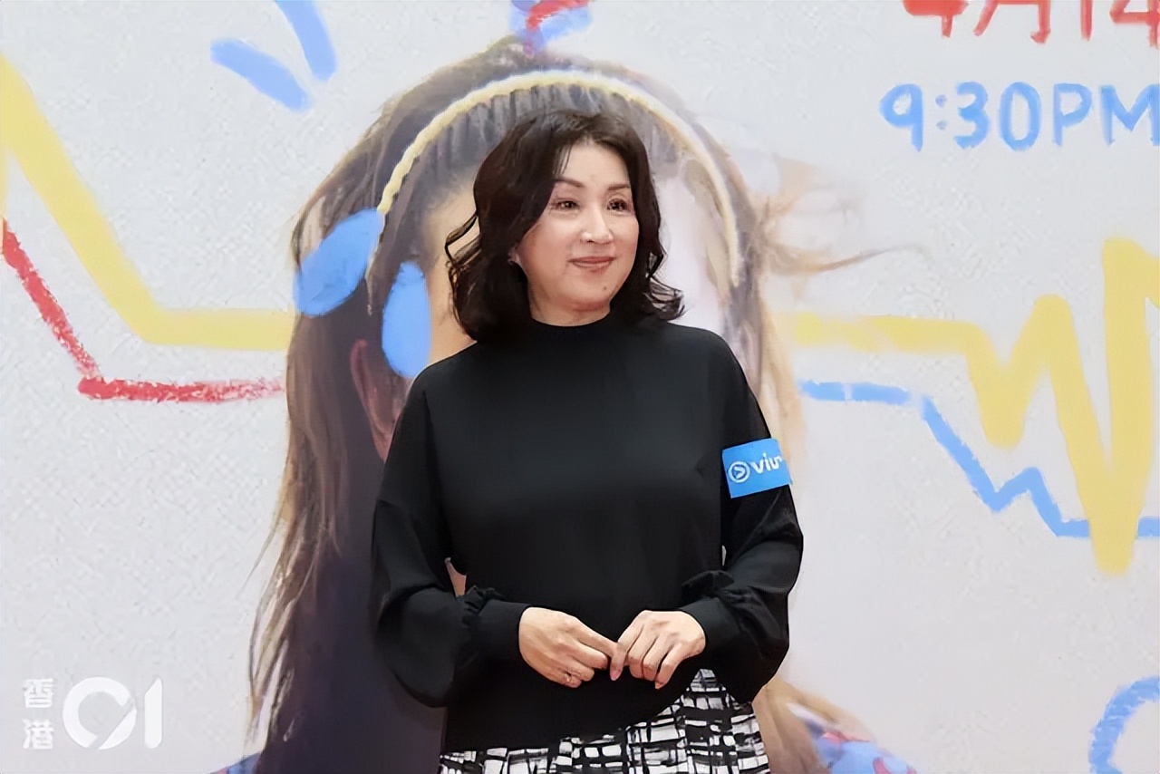 前TVB女星与儿子庆67岁生日,思想前卫做单亲母亲,独自照顾爱子