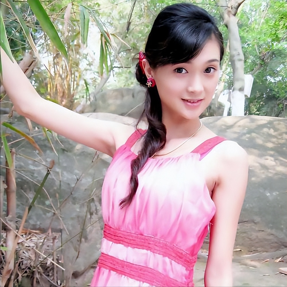 昔日首富翻车！和明星女友双双被捕，逮捕画面曝光，更多细节流出