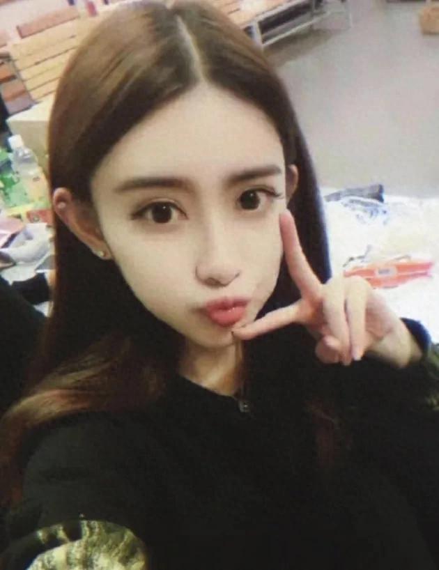 孟子义早期写真曝光！这脸蛋哪像整过？原生态颜值太能打