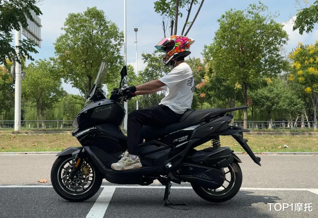 智能踏板标杆，赛科龙RT250真实测评，操控更轻更快