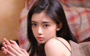 我指认入狱的人出来了，警察隔天上门调查失踪案，我擦着手工口红说新做的颜色很鲜艳