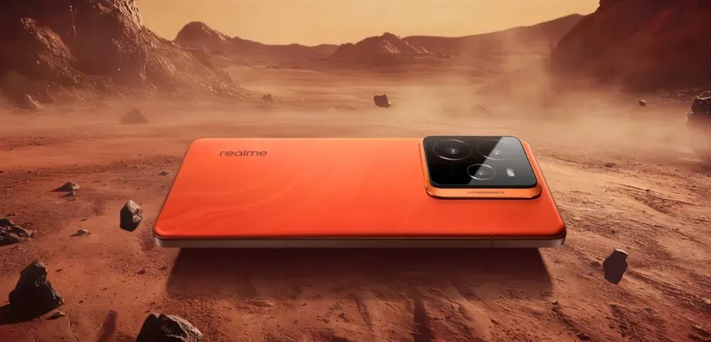 曝真我GT8 Pro沖高端，2K直屏+2億大底潛望