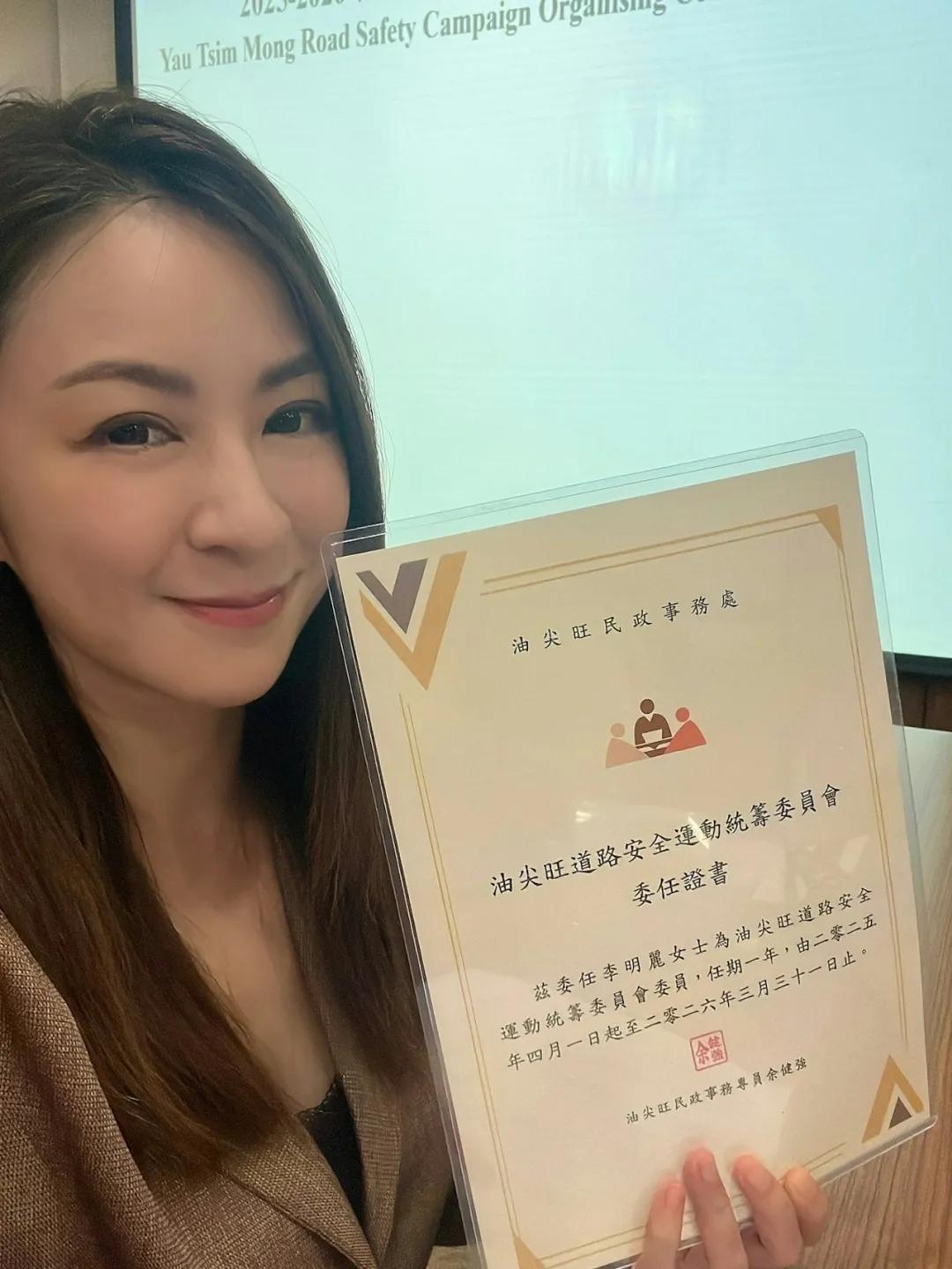 前TVB御用丫鬟转型成功参加政协会议,网友赞香港艺人全能还从政