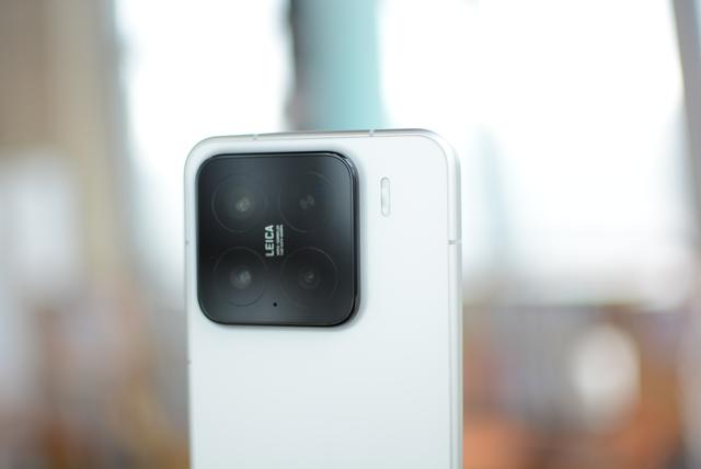 實用性還是營銷噱頭？小米16 Pro Max曝光，橫向矩陣+超大副屏