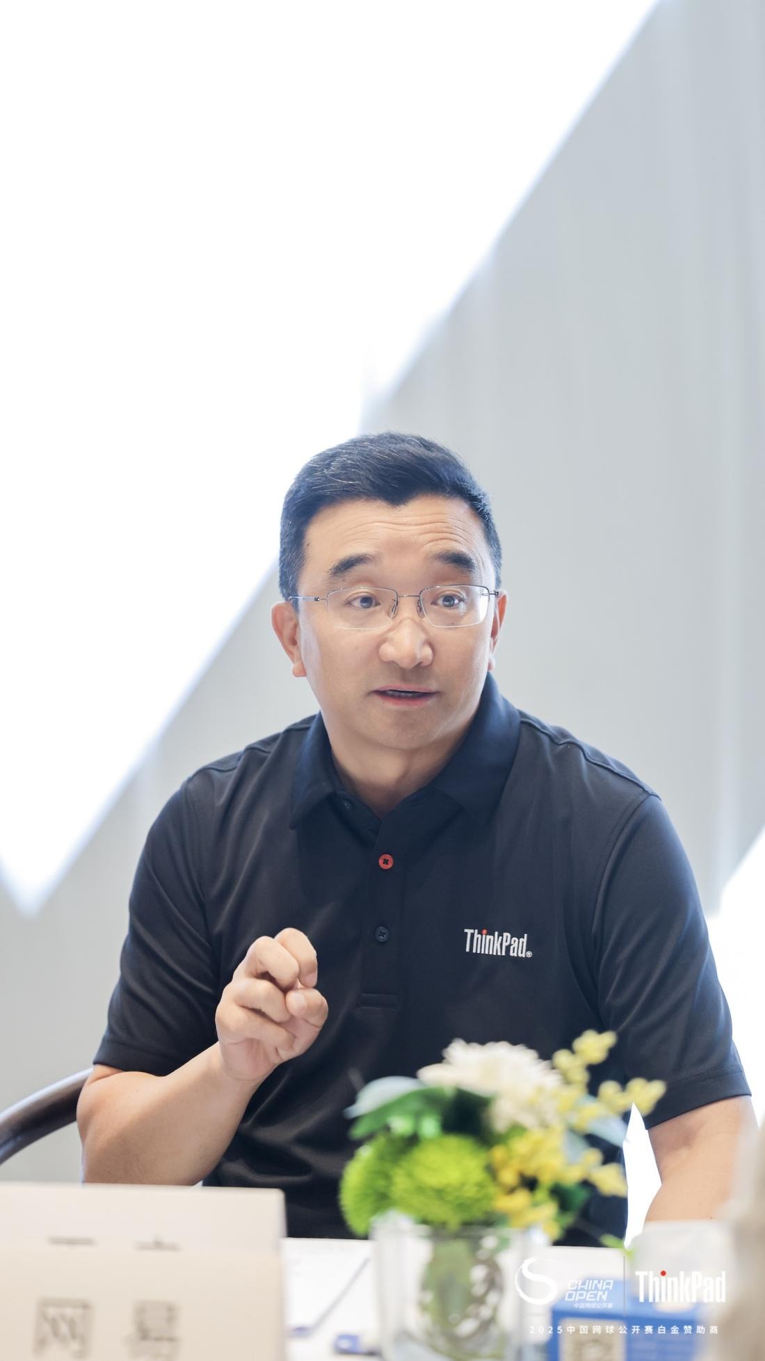 “小黑”突然变“小白”,ThinkPad的AI野心藏不住了