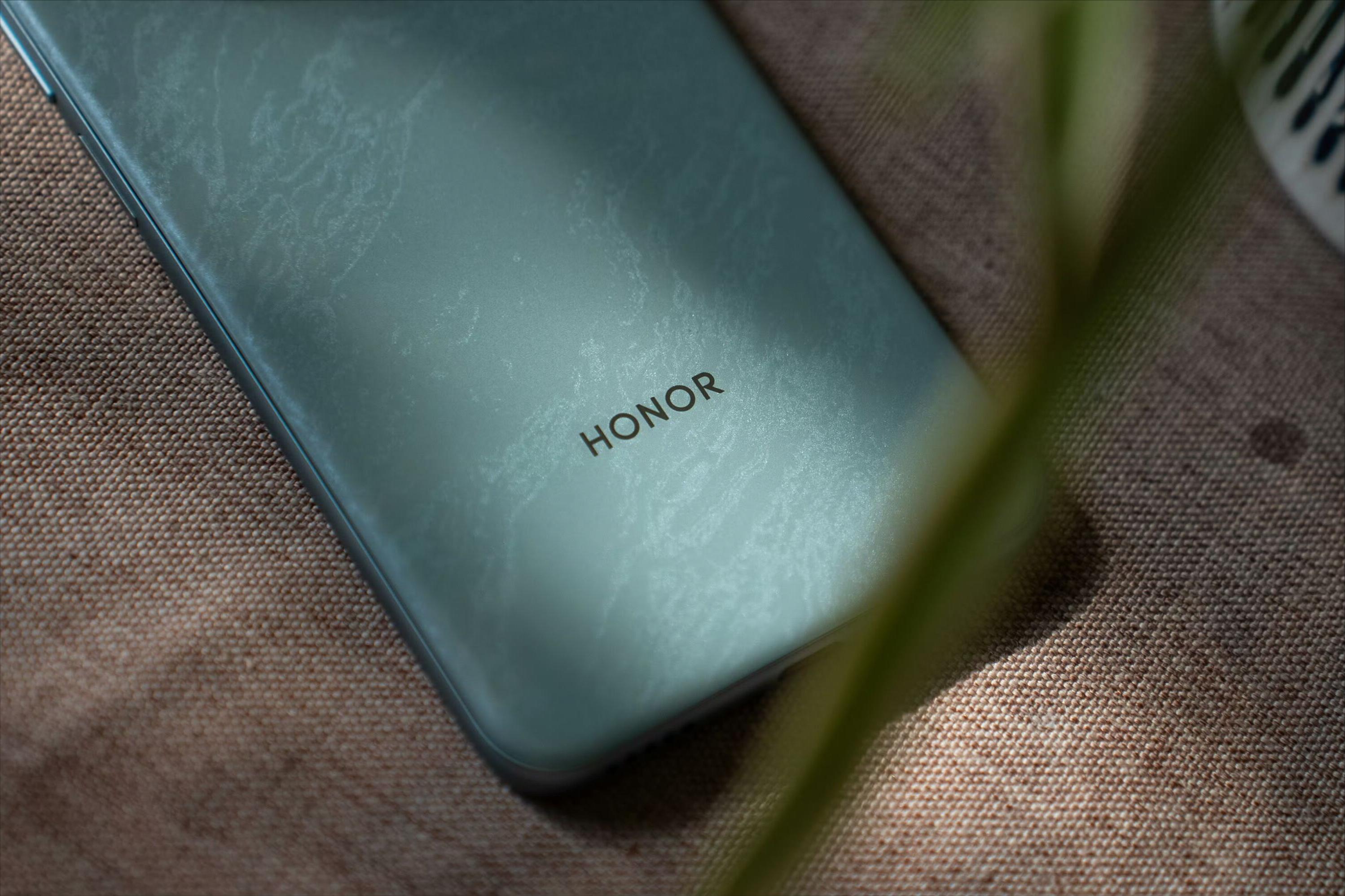 榮耀旗下的“千元神機”，LCD屏+2米抗摔+189克，國補后僅售934元