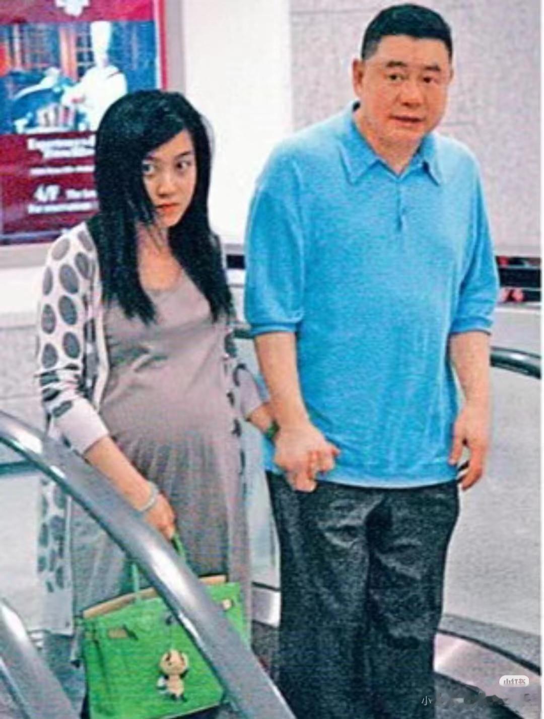 阔太甘比扎双马尾俏皮出镜，不用陪刘銮雄格外放松！少女像18岁