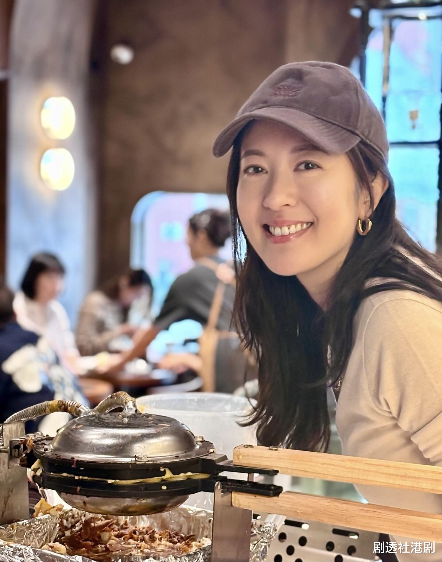 新挑战!44岁TVB视后新剧与23岁女星演母女,自曝有性感演出