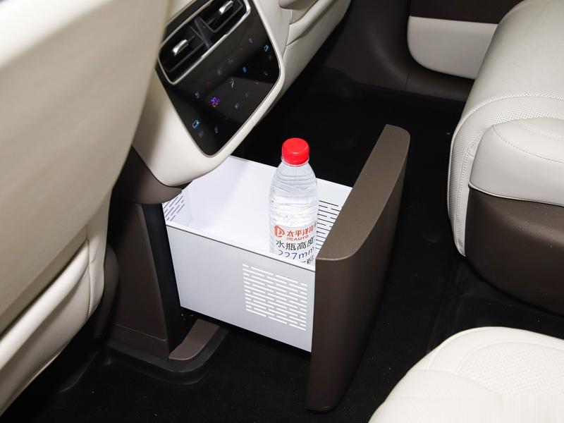 腾势N8L上市 售29.98万元起