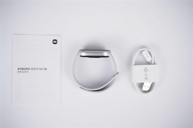 1.72英寸屏+30天續航+生態中樞！小米手環10評測