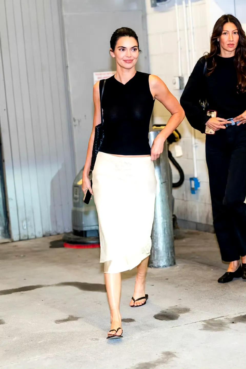 Kendall Jenner 肯豆演我:上班前冷酷无情,下班后喜笑颜开 ???