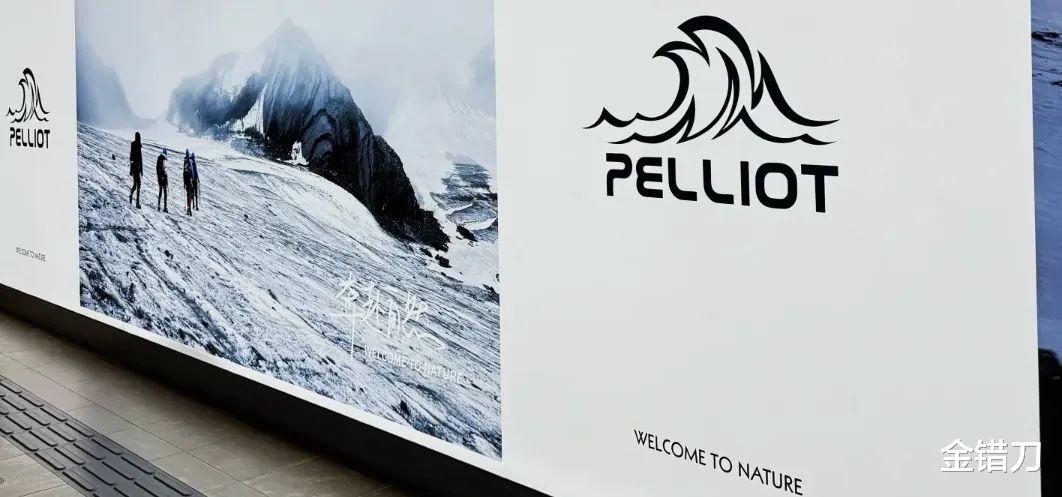 騰訊砸3億的國產沖鋒衣，火成“體制戰袍”