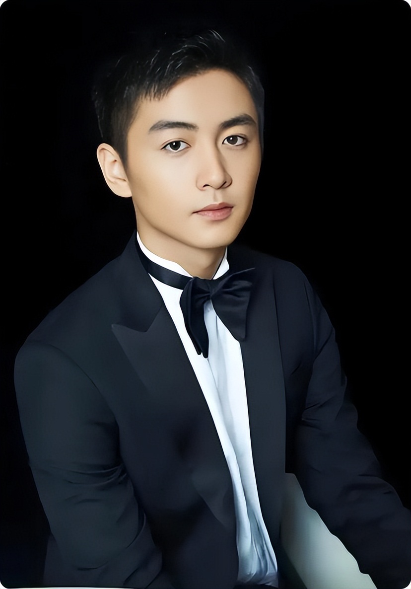 陈妍希傻眼了！想不到离婚8个月后，38岁陈晓竟依然是“抢手货”