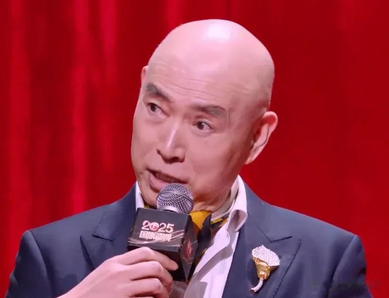 国剧盛典红毯星光黯淡，全靠中年女星撑场，生图显出她们真实状态