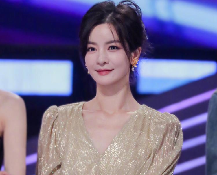 《浪姐6》将录制团综，共邀请15位姐姐，竟却缺少3位成团姐姐