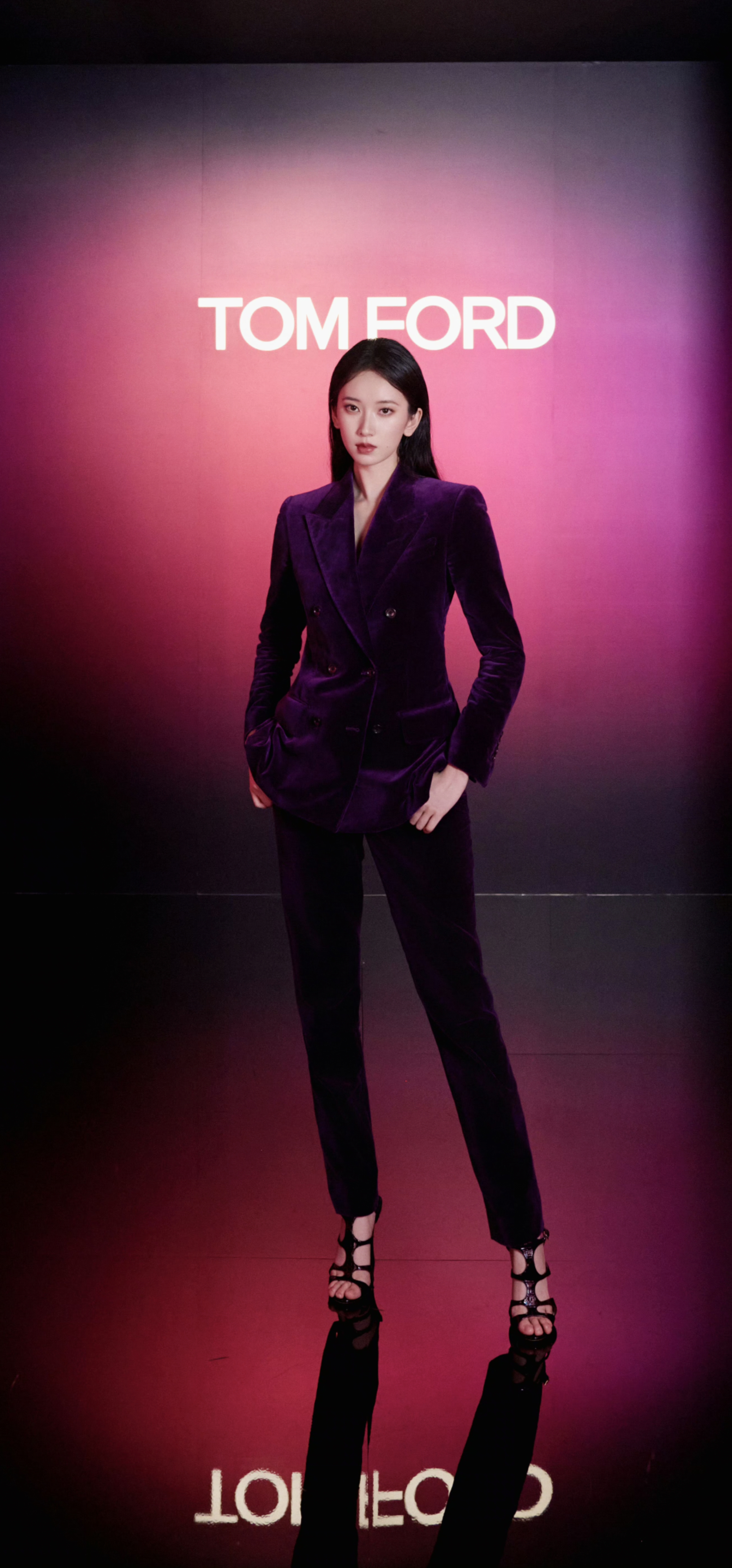 紫色的刘令姿,刘令姿最新穿搭造型高清无水印壁纸美图