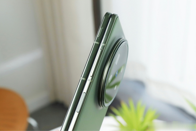 vivo X Fold5真机曝光:轻薄机身+超大圆环,6月25日正式发布!