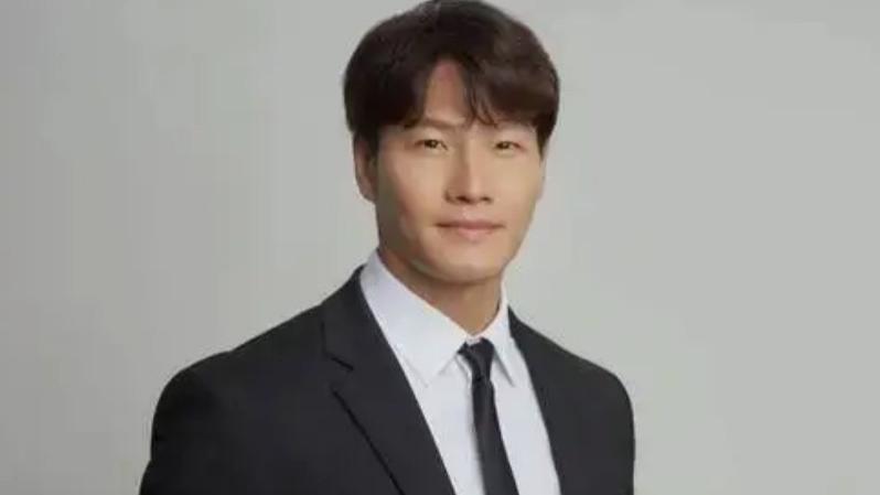 49岁金钟国婚礼帅气十足，刘在石担任司仪，李光洙遗憾缺席