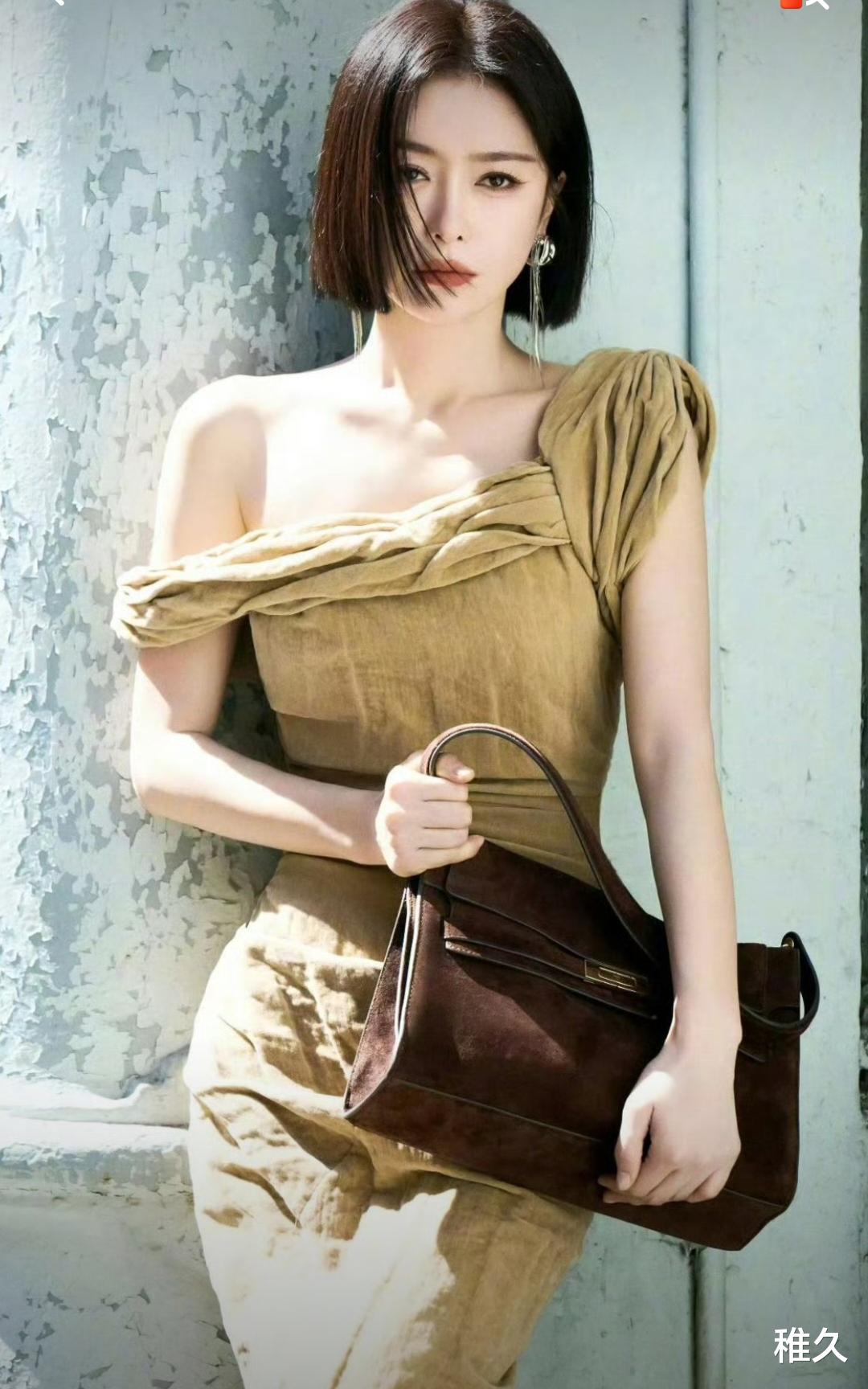 秦岚纽约下车三秒封神!风衣一甩美神降临杀疯全网