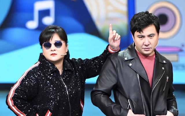 昔日姐妹花成“陌路”？张小斐首映哭红眼，贾玲“不务正业”