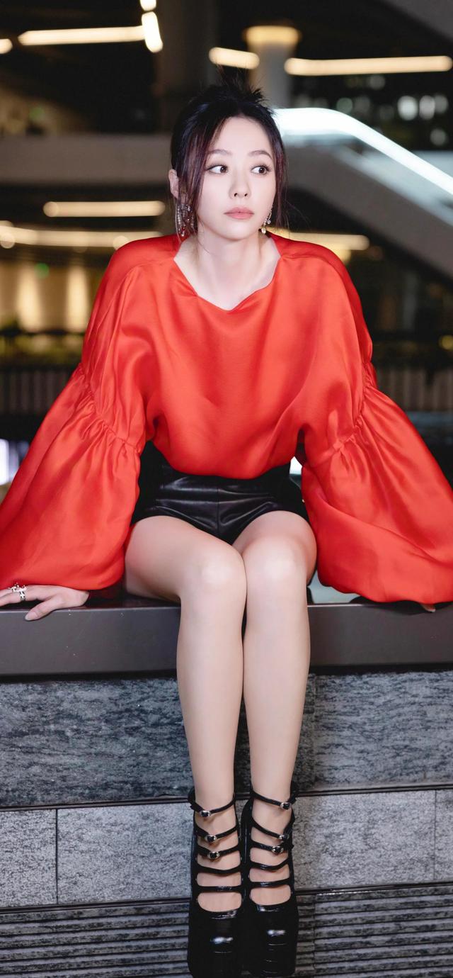 美女系列壁纸第5013期—张靓颖