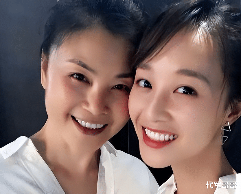 原来她是蓝盈莹母亲,二婚嫁亿万富豪生活幸福,如今60岁依然漂亮