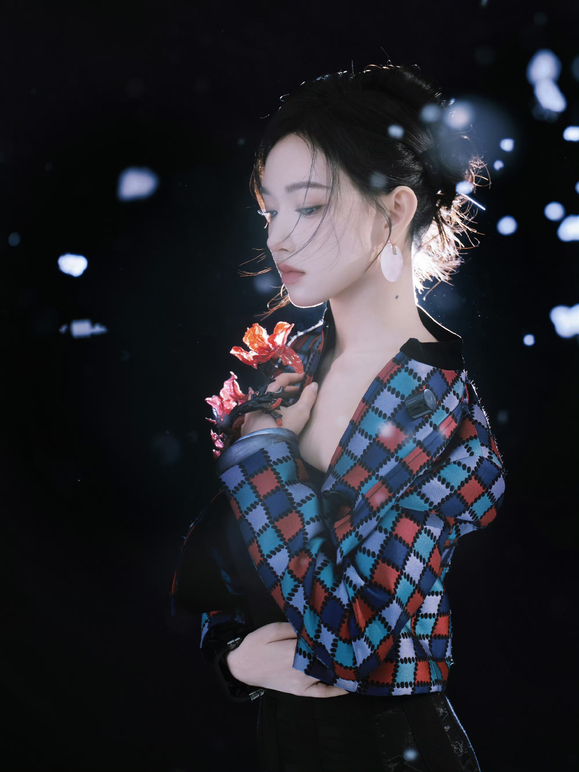 娜扎程潇首映礼合体!温婉纱裙vs飒爽格纹,一柔一飒跳舞美翻全场