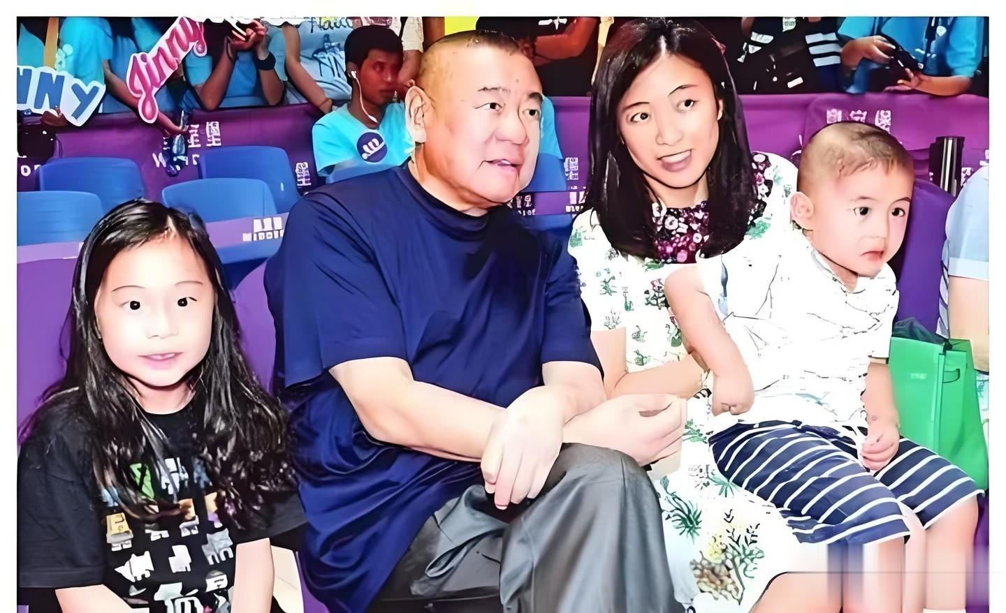 阔太甘比扎双马尾俏皮出镜，不用陪刘銮雄格外放松！少女像18岁