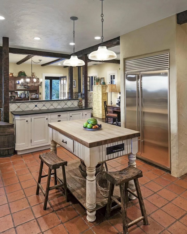 肯达尔-詹娜购置2300万牧场风格庄园 近期社媒晒拉伸照秀身材