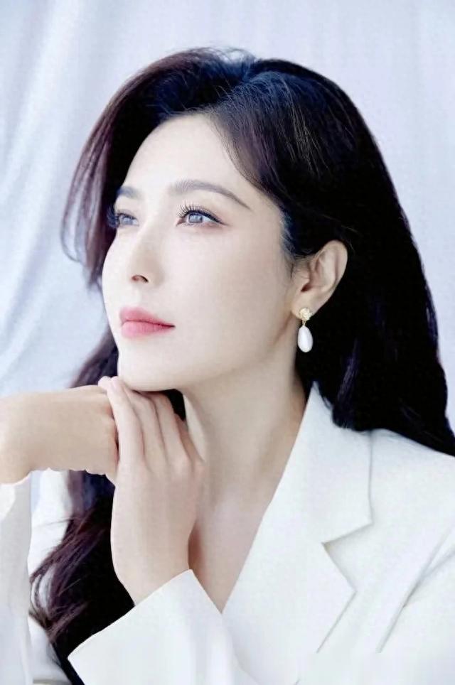 美女图集第607期——曾黎