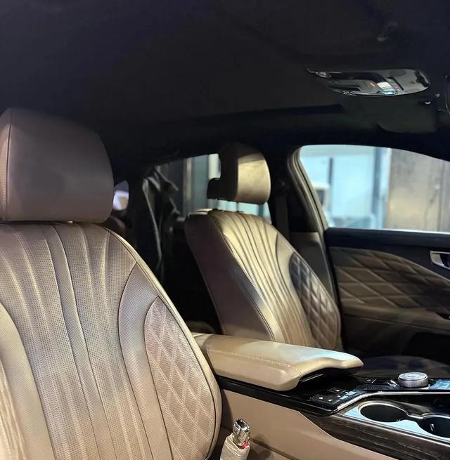 2025款起亚K8：韩系旗舰轿车的豪华与科技之旅