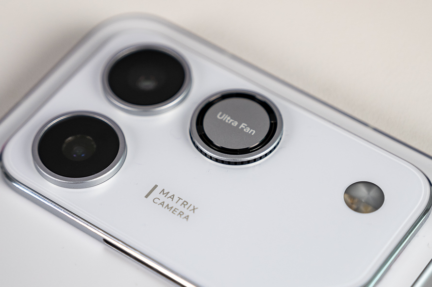 榮耀WIN RT測評：主動散熱風扇搭配10000mAh電池，滿足玩家向往